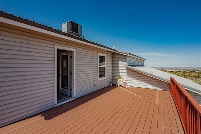 Building Photo - Home With All The Right Views!