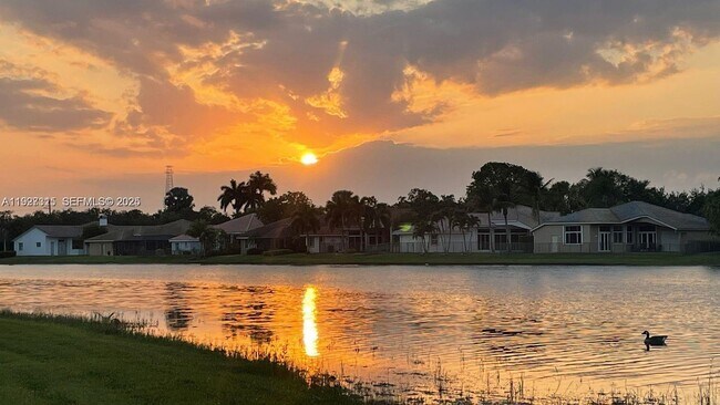 Building Photo - 2922 Medinah