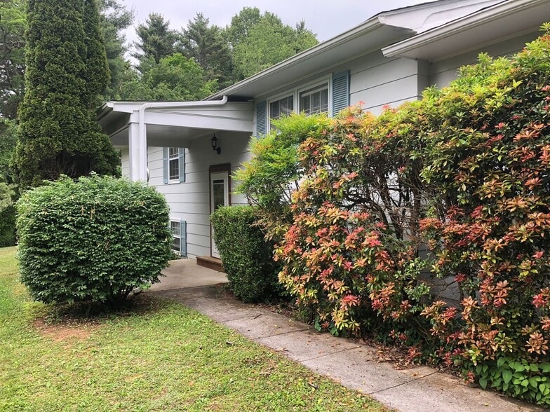 Primary Photo - 1606 Daniels Run Rd NE