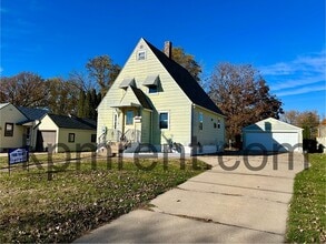 Building Photo - 2113 Oakland Ave E