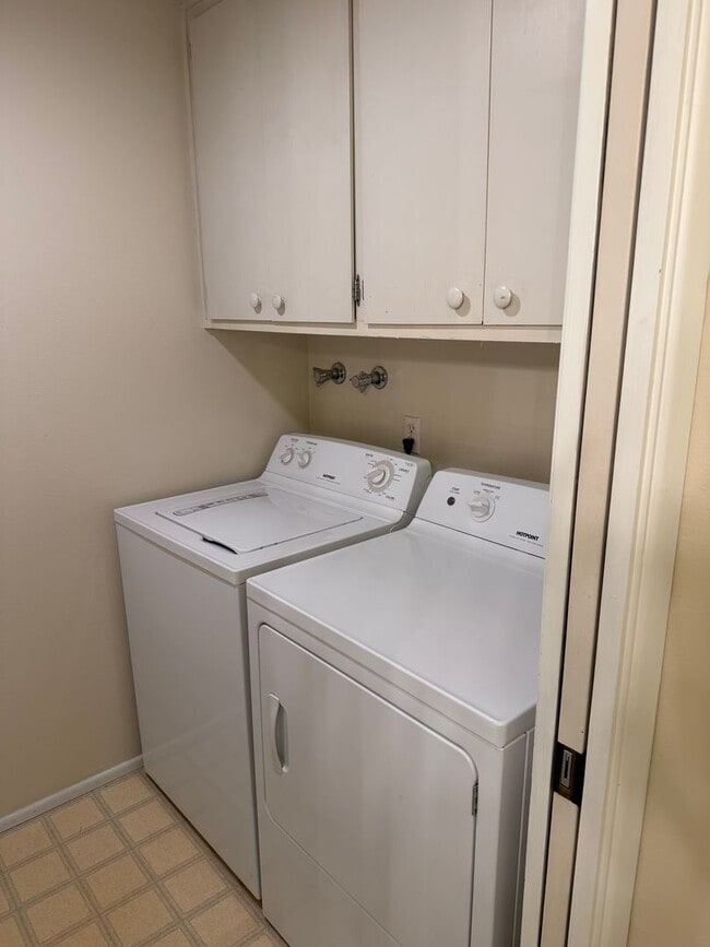 Building Photo - Beautiful 4 bedroom, 3 bathroom home in Eugene!