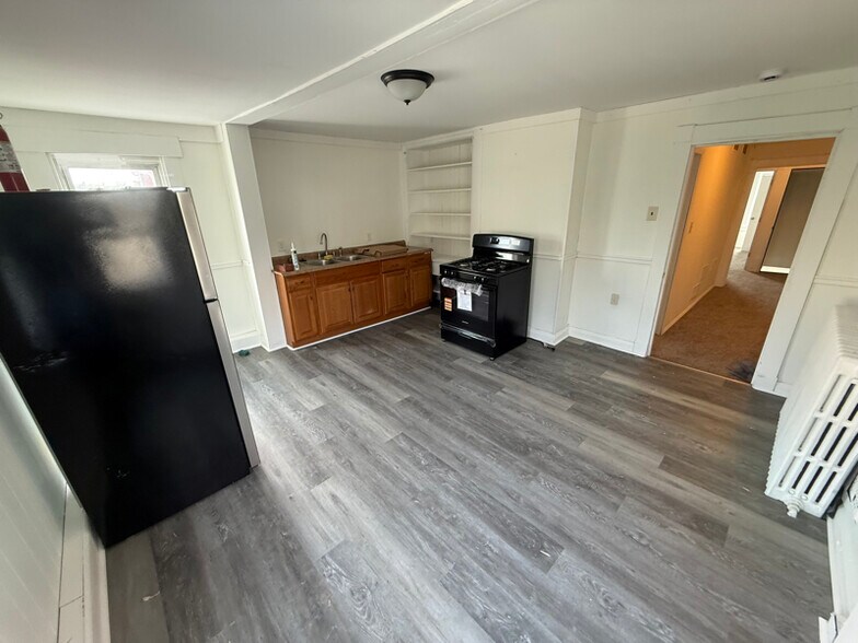 Building Photo - 1303-1303.5-13035 Penn Ave