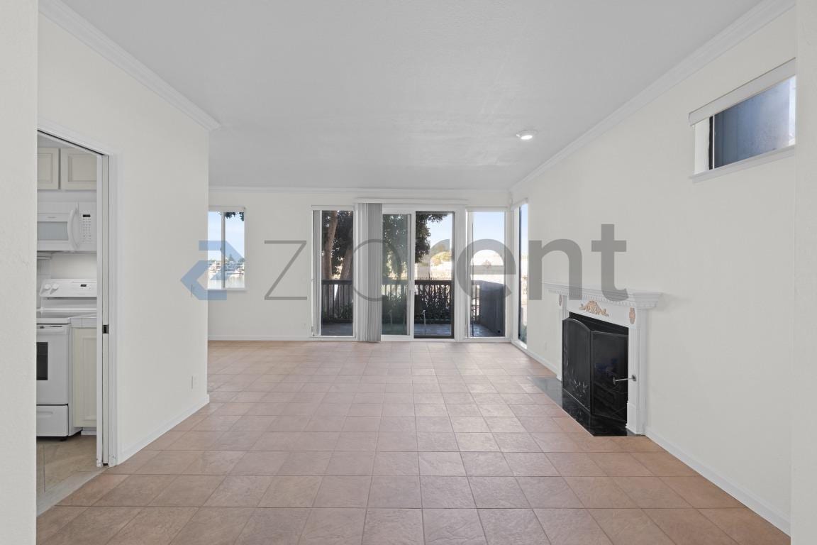 Building Photo - 1387 Crown Dr