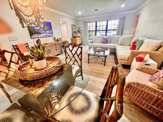 Building Photo - 1042 Del Harbour Dr