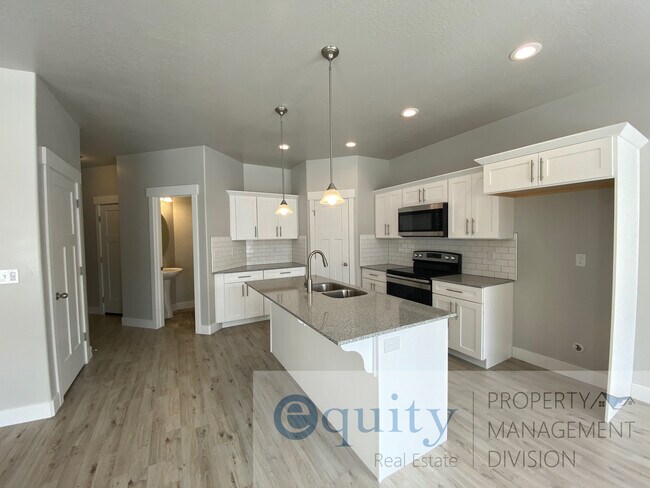 Building Photo - 16102 S Truss Dr