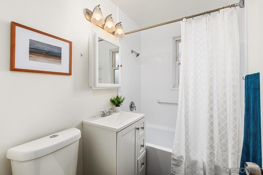 Bathroom - 7437 Hyatt St