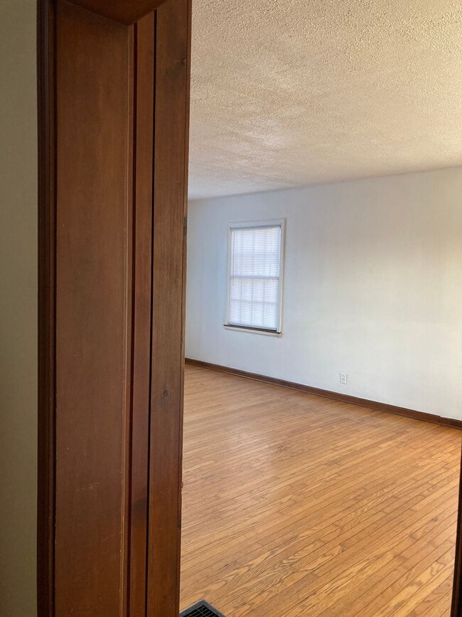 Building Photo - Move in bonus! Charming two story 2 bedroom home