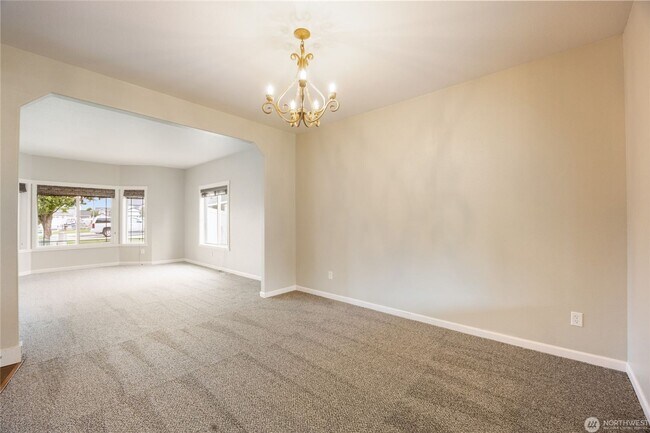 Building Photo - 4 bed, 3.5 bath home in cul-de-sac