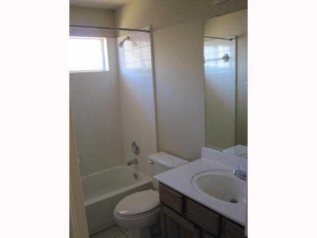 Building Photo - 728 Abbeyglen Castle Dr
