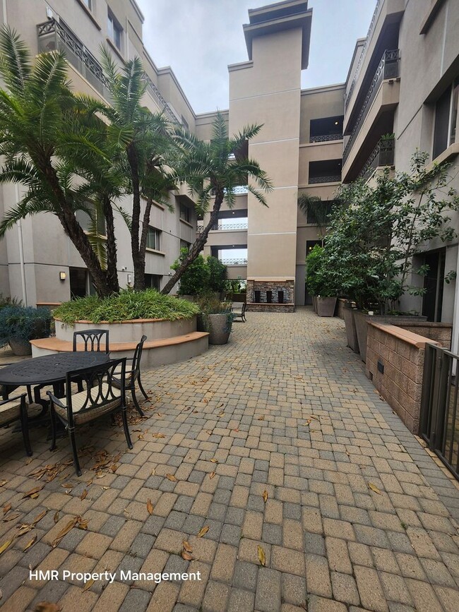 Building Photo - 2 bed 2.5 bath condominium at Lake at Waln...