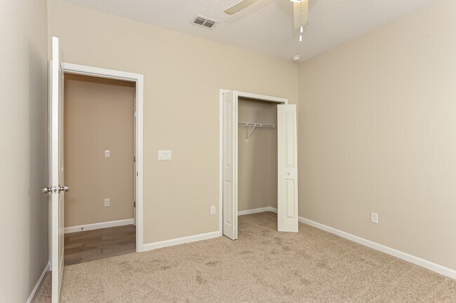 Building Photo - 2180 Sequoia Ct