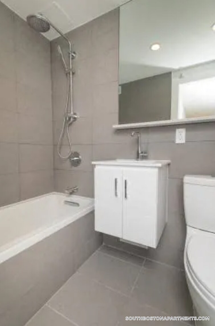 Building Photo - 1410 Columbia Rd