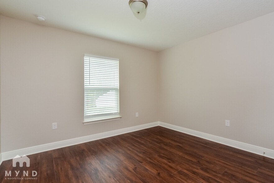 Building Photo - 1947 Angel Fish Loop