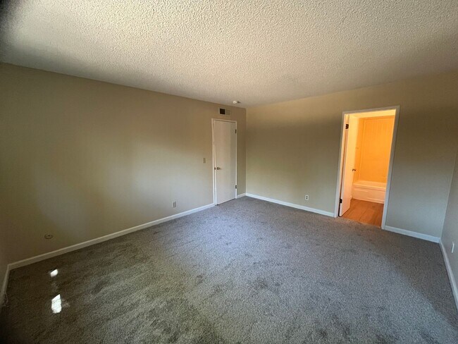 Building Photo - Cowell 4808-4810