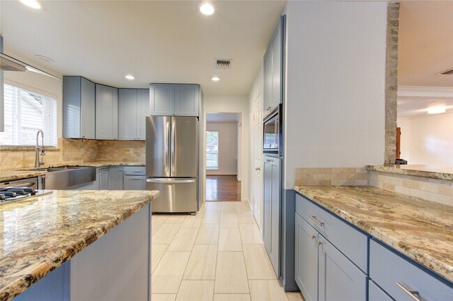 Building Photo - 2523 Anniston Dr