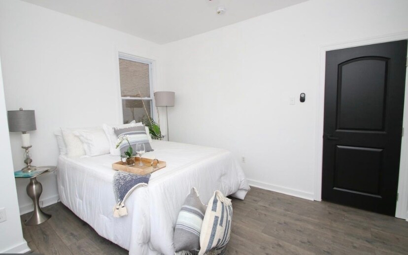 Building Photo - 631 E Locust Ave