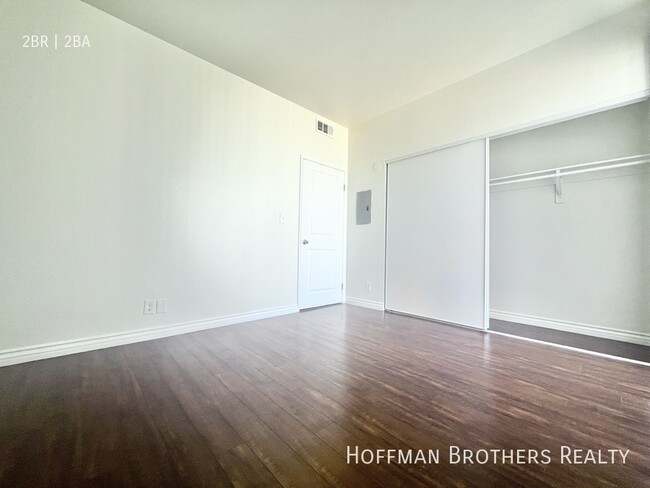 Building Photo - 943 Serrano Ave