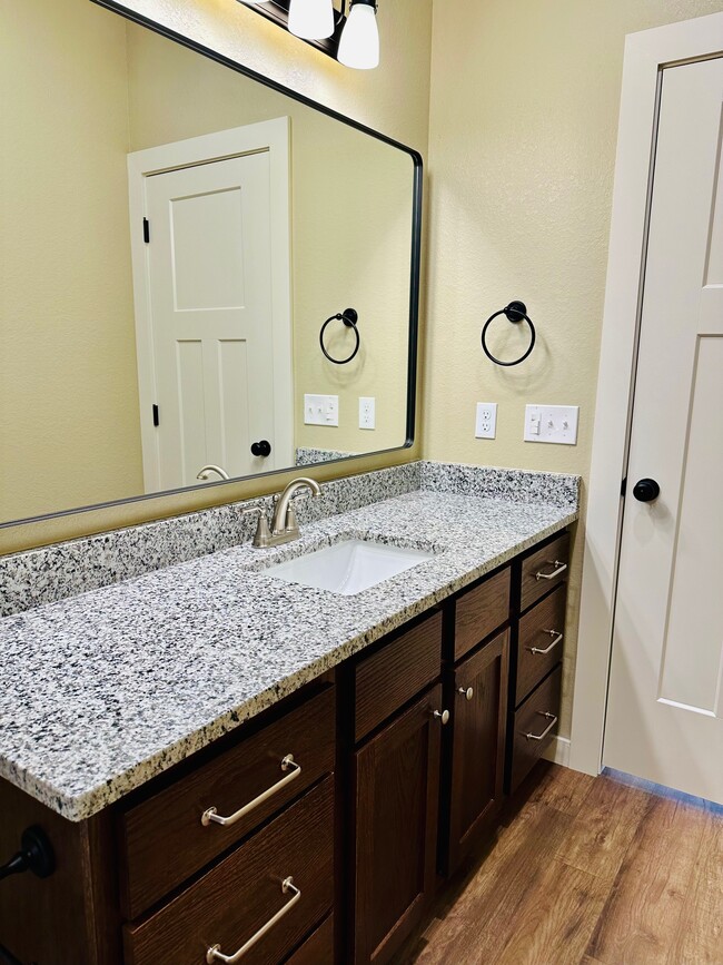 Building Photo - 219 Silverleaf Ln