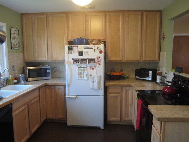 Building Photo - 3 Bed 2 Bath Martin Acres Home With Large Backyard & Flatiron Views!