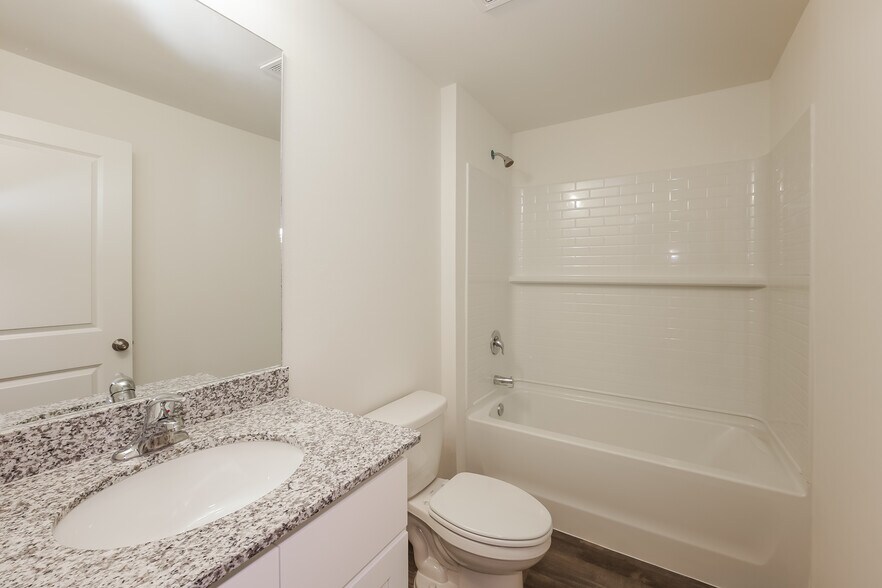 Building Photo - 4012 W Gator Cir