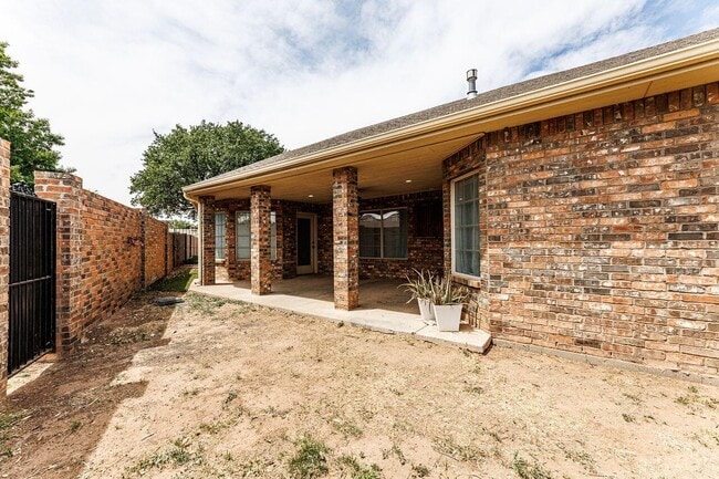 Building Photo - 5811 11th Pl