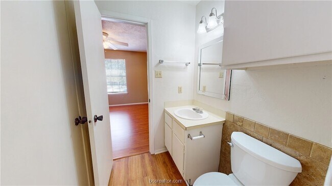 Building Photo - 805 San Pedro Dr