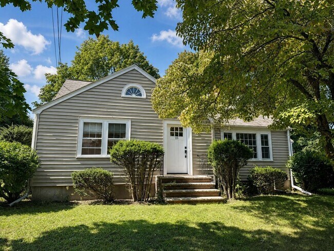 Building Photo - 15 Elnew Ave