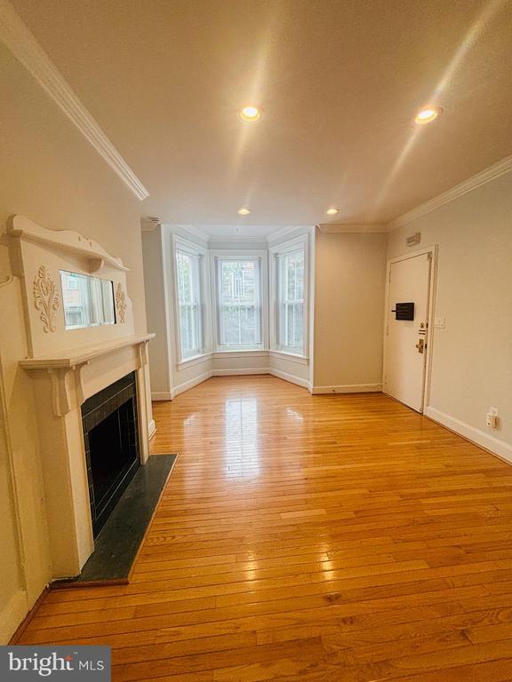 Building Photo - 225 10th St NE