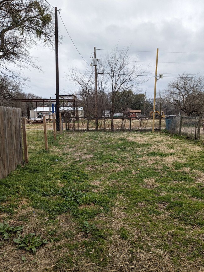 Building Photo - 904 Quail Run