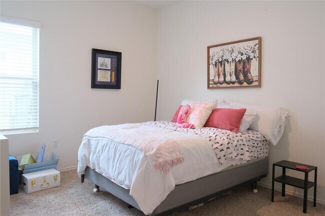 Building Photo - 3424 Lodgepole Dr