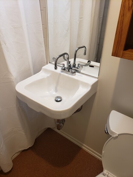 Building Photo - 10438 Irma Ave