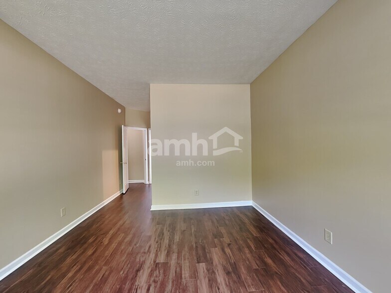 Building Photo - 8060 Chesterhill Way