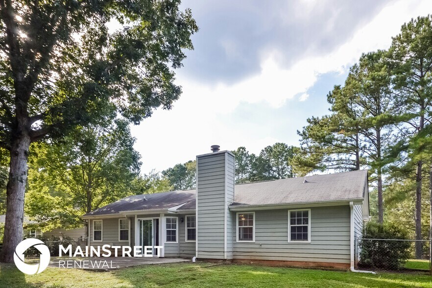 Building Photo - 330 E Country Woods Dr