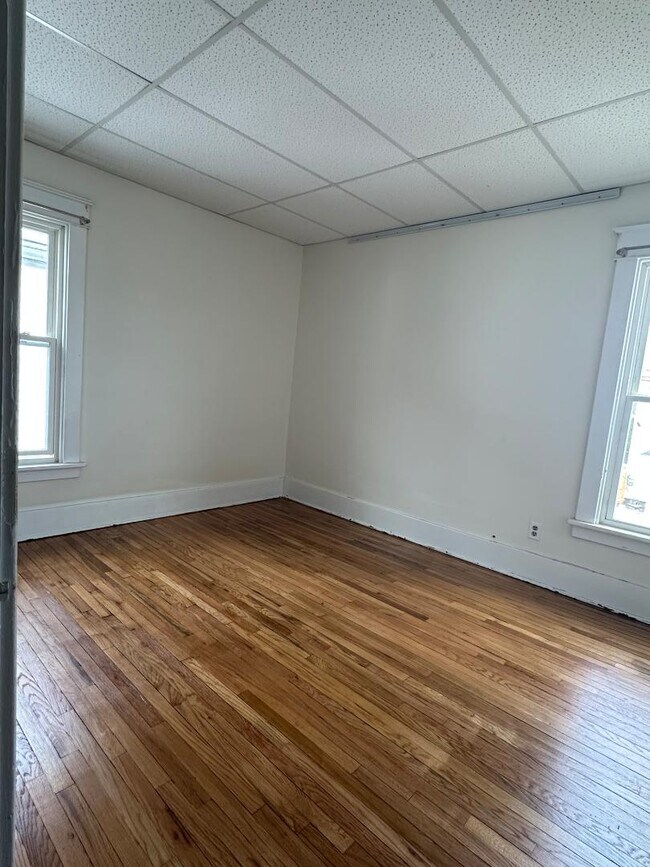 Building Photo - 252 Cumberland Ave