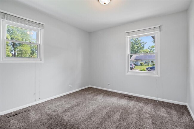 Building Photo - 500 Cherry Cir