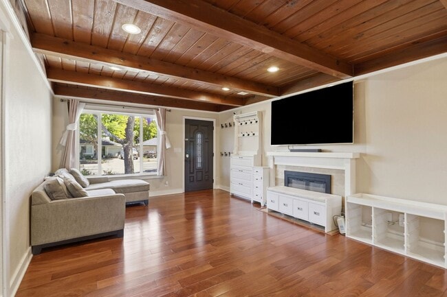 Building Photo - Wow! What a Great Home! Available Soon!