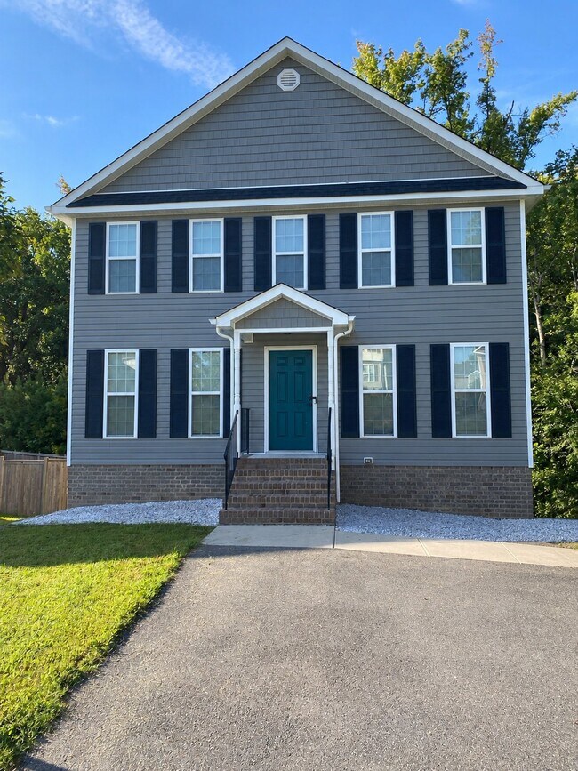 Building Photo - 1701 Dillyn Ter