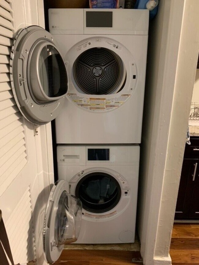 Building Photo - 173R