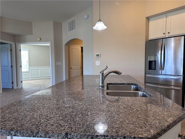 Building Photo - 16 Old Pond Rd