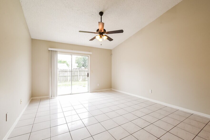 Building Photo - 1247 Holly Springs Cir