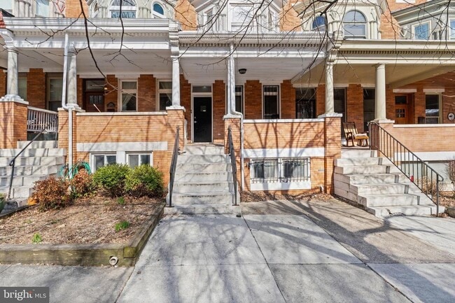 Building Photo - 2217 Linden Ave