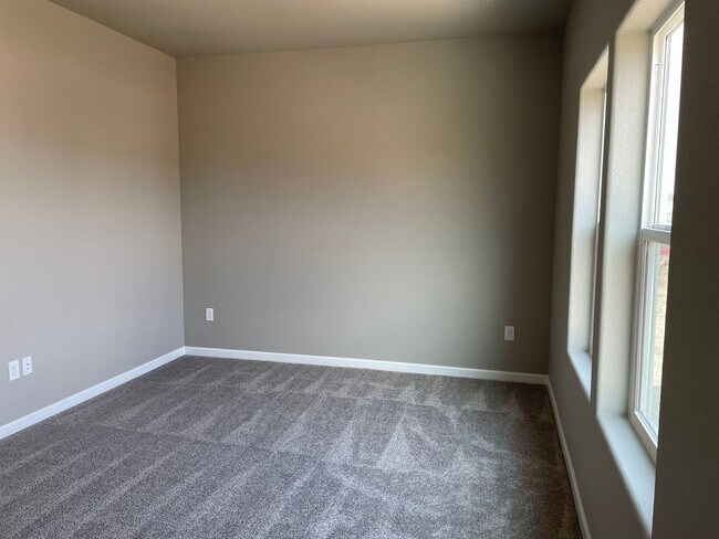 Building Photo - Newer 2 bedroom, 1 bath, 1 car garage home!