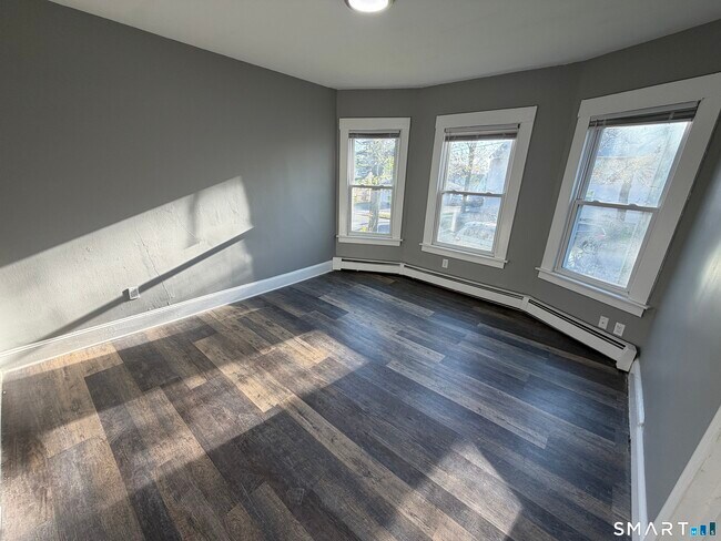 Building Photo - 402 Allen St