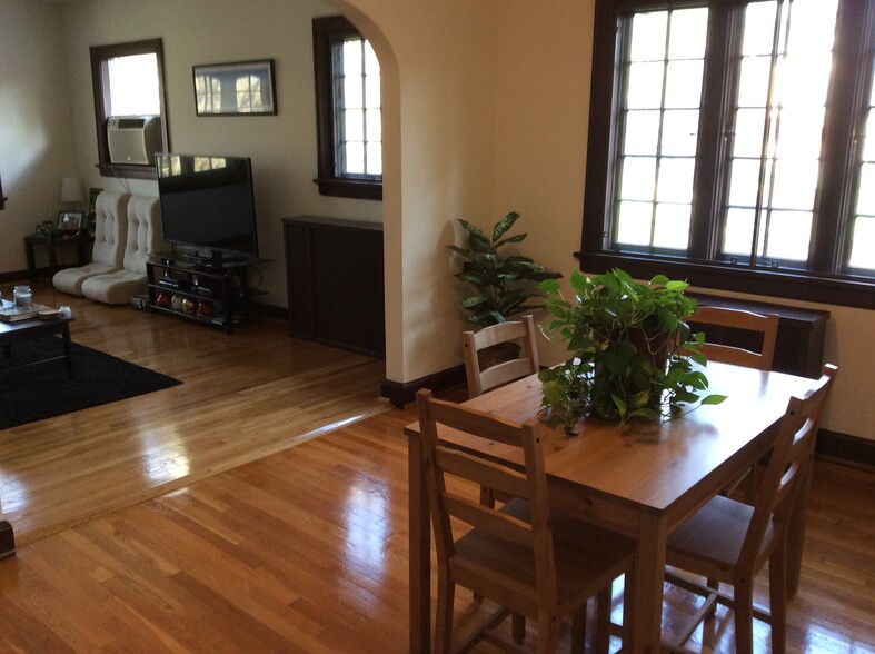 Dining Room to Living Room - 1070 Delta Ave