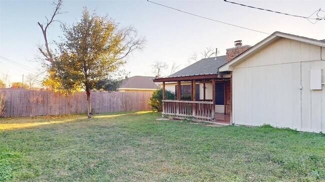 Building Photo - 3904 Windwood Cir