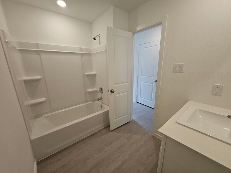 Building Photo - 14881 N Ascot Bnd Cir