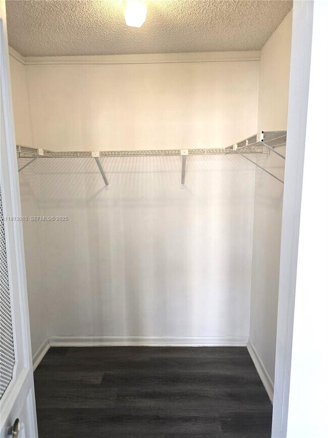 Building Photo - 17011 N Bay Rd