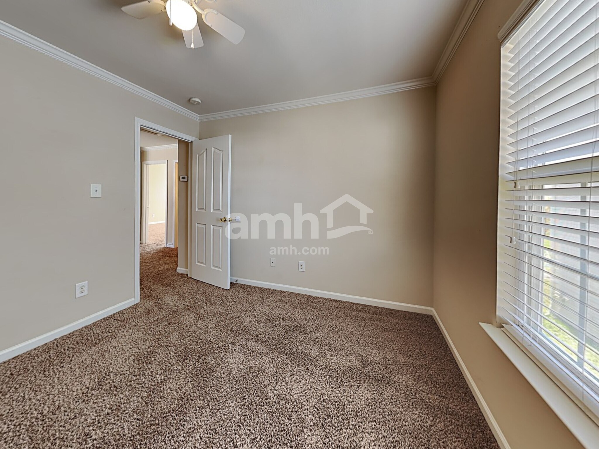 Building Photo - 2528 Ingleside Dr