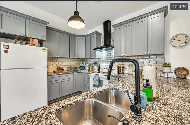 Building Photo - Fully Furnished Near Baylor