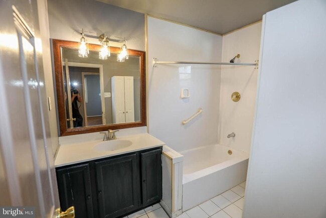 Building Photo - 103 Waelchli Ave